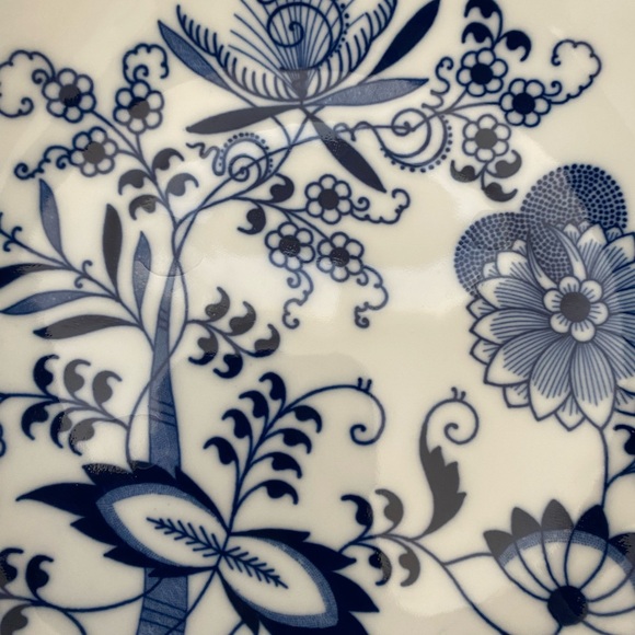 Vintage Blue Danube Blue Onion 9" Round Large Serving Bowl Made in Japan - Picture 3 of 5